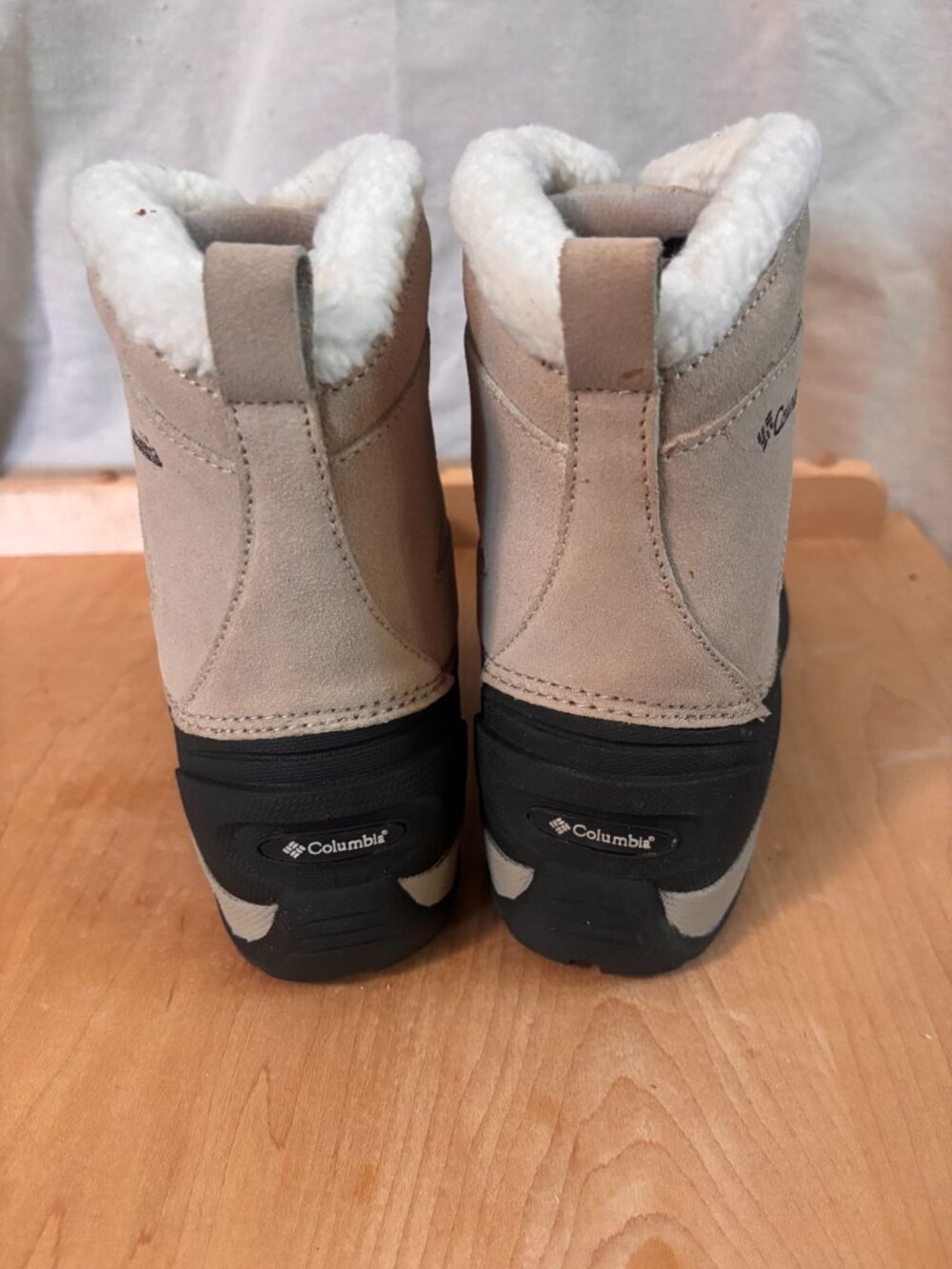 BNIB Columbia Tan and Grey Snow Boots - Picture 5 of 8